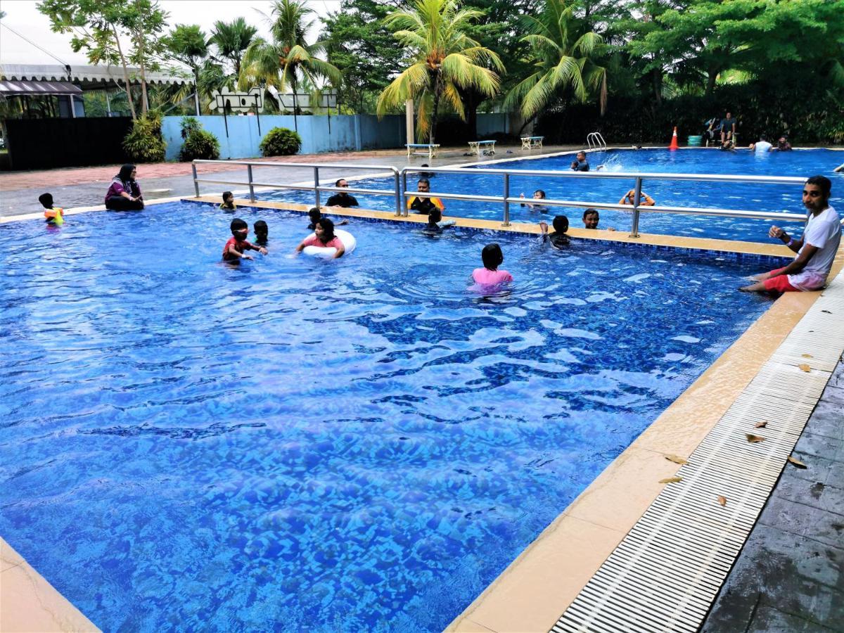 B - Lagoon Water Themepark Suite Melaka Town Exterior photo